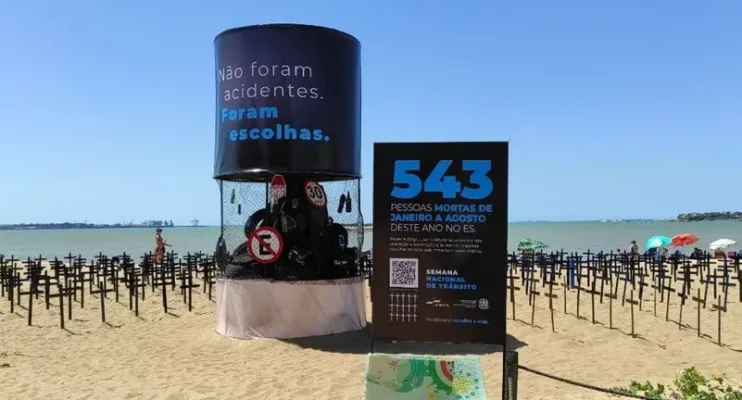 Detran|ES realiza intervenção urbana na Praia de Camburi como parte da Semana Nacional de Trânsito